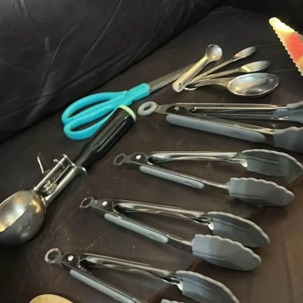 Assorted Kitchen Utensil Set - Tongs, Scoops, and More